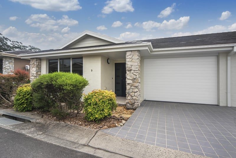 Stylish Villa Showcasing Modern Indoor-Outdoor Living