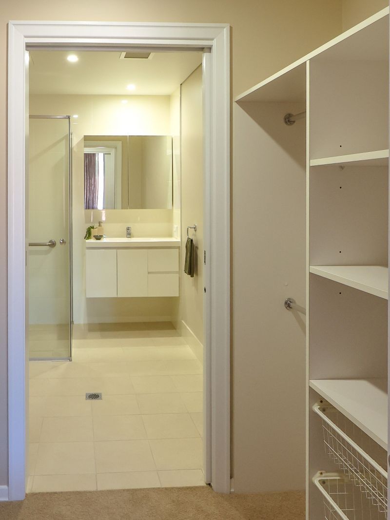 Discover the perfect blend of style and convenience in this beautiful apartment located in the heart of the Gabba