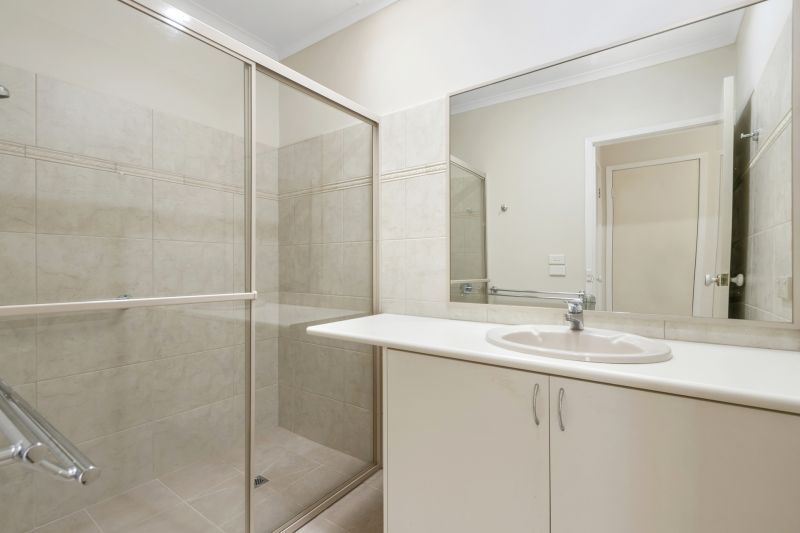 North-facing 1-bedroom villa with beautiful sun-drenched sunroom