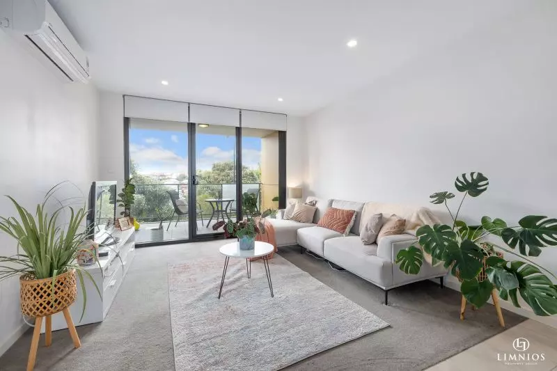 Exquisite Modern Living, Impressive with Great View!