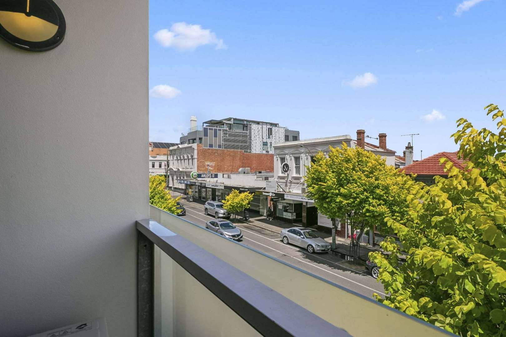 Brighton Bayside Apartment - Fully Refurbished