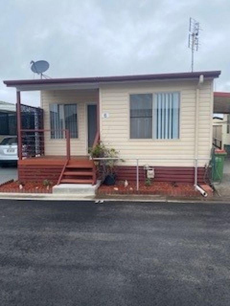 Neat & Tidy 2 Bedroom Home with carport