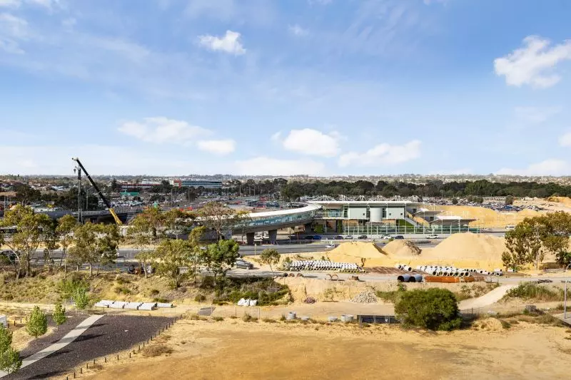 Modern Design, Location and Professional Lifestyle!