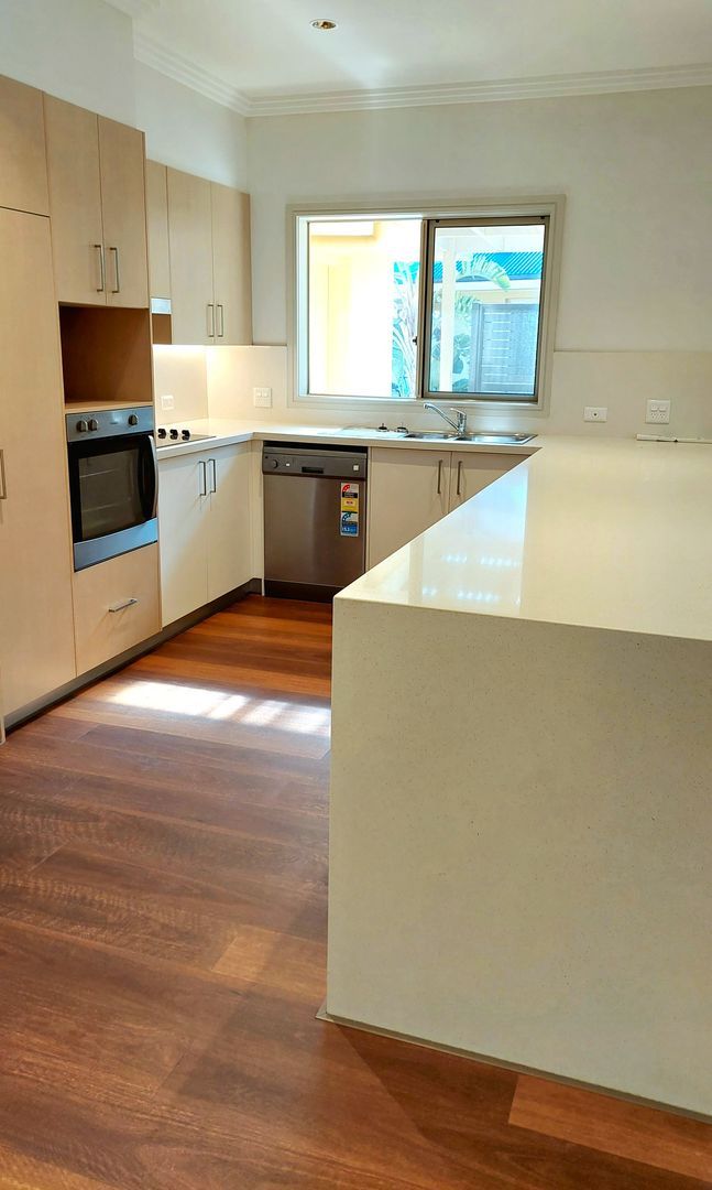 Stunning and Spacious 2 Bedroom Home with 2 Garage - Home 199 