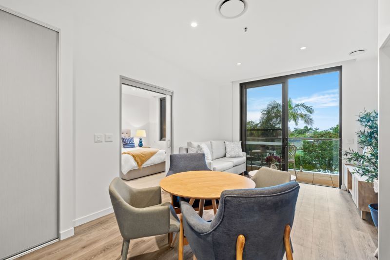 North facing apartment overlooking the bowling green