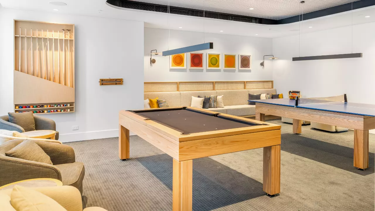 Modern Two-Bedroom Apartment on the 7th Floor in Epping