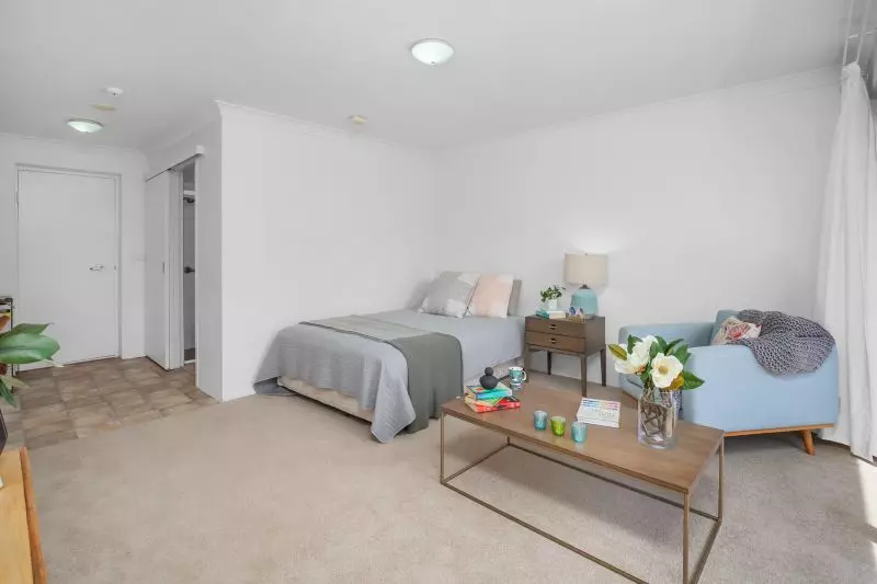 SL34 - Supported Living with balcony, close to lift