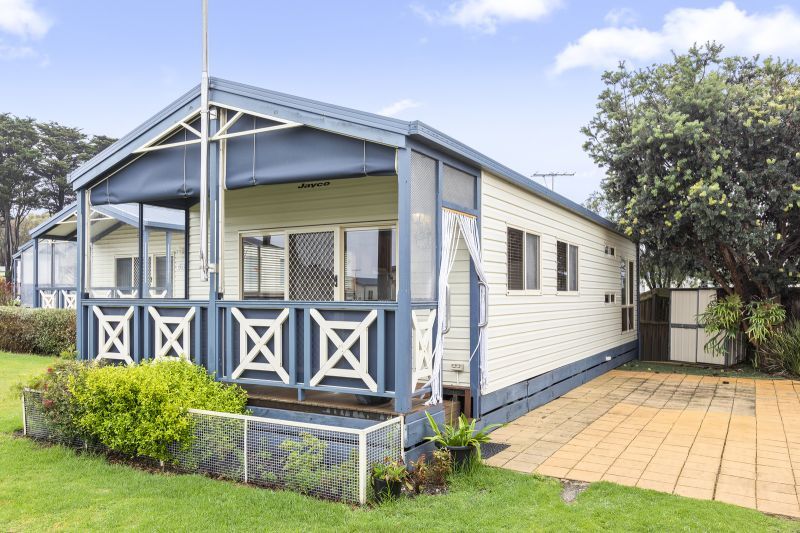 Cheerful 2 Bedroom Home- Ready for its new Owners!