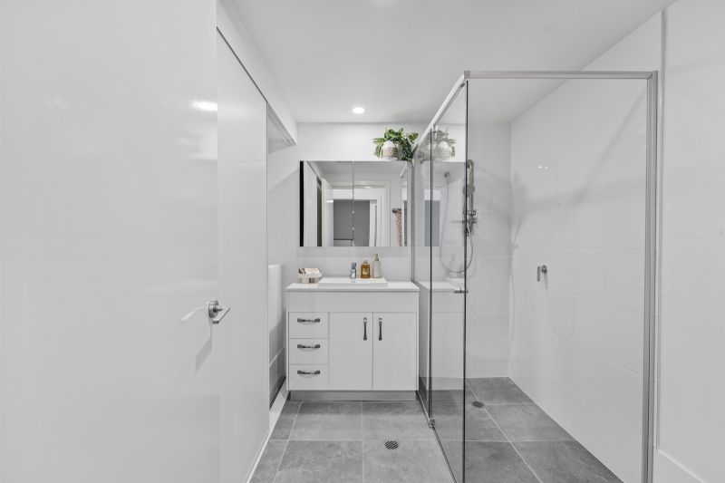 Relaxed bayside living in a two-bedroom apartment