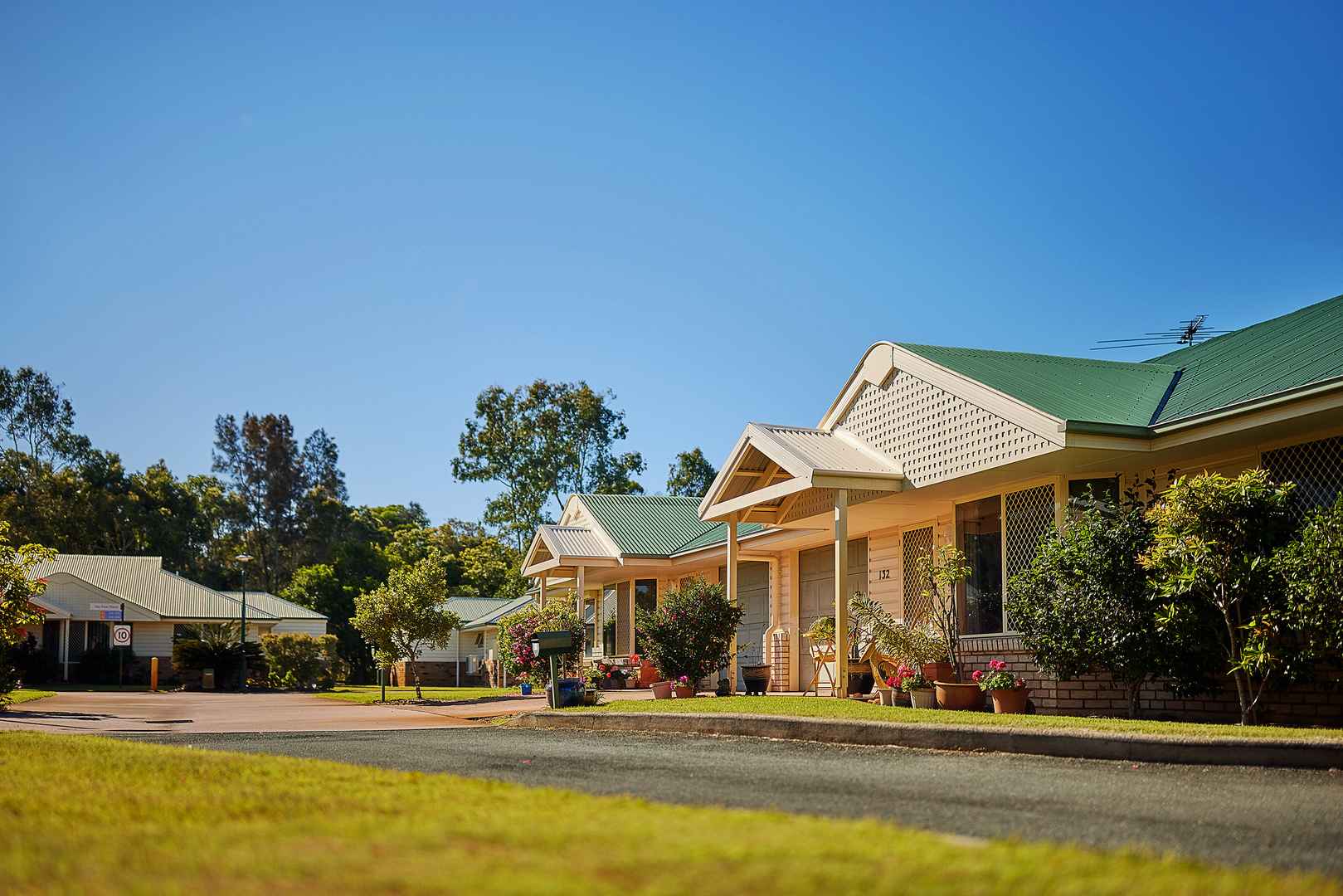 Lovely two bedroom unit available today!