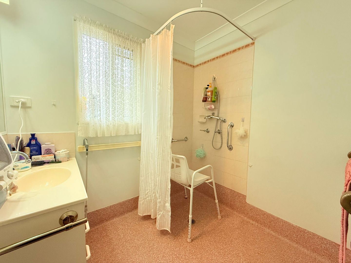 Looking to Move?  Inspect today! - 2 Bedroom tidy home in an Over 50's Lifestyle Complex.