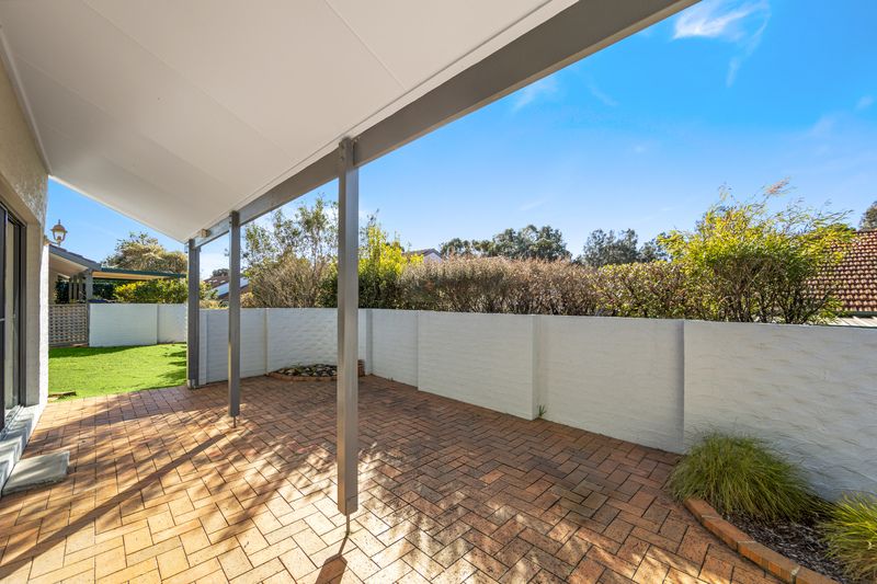 Sunlit, Spacious Villa with Private Gardens