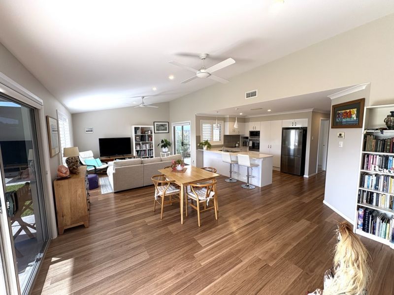 Great Block backing onto bushland reserve