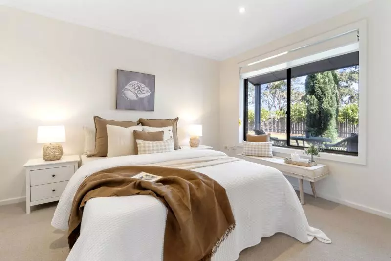 DEPOSIT TAKEN - Lovely, light & bright 1br unit at Morven Manor