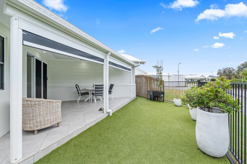 Uniquely Designed Home, Overlooking Waterway!