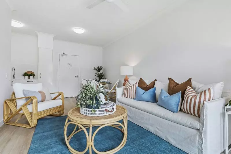 Beautiful 1 bedroom apartment overlooking bowling green and surrounds