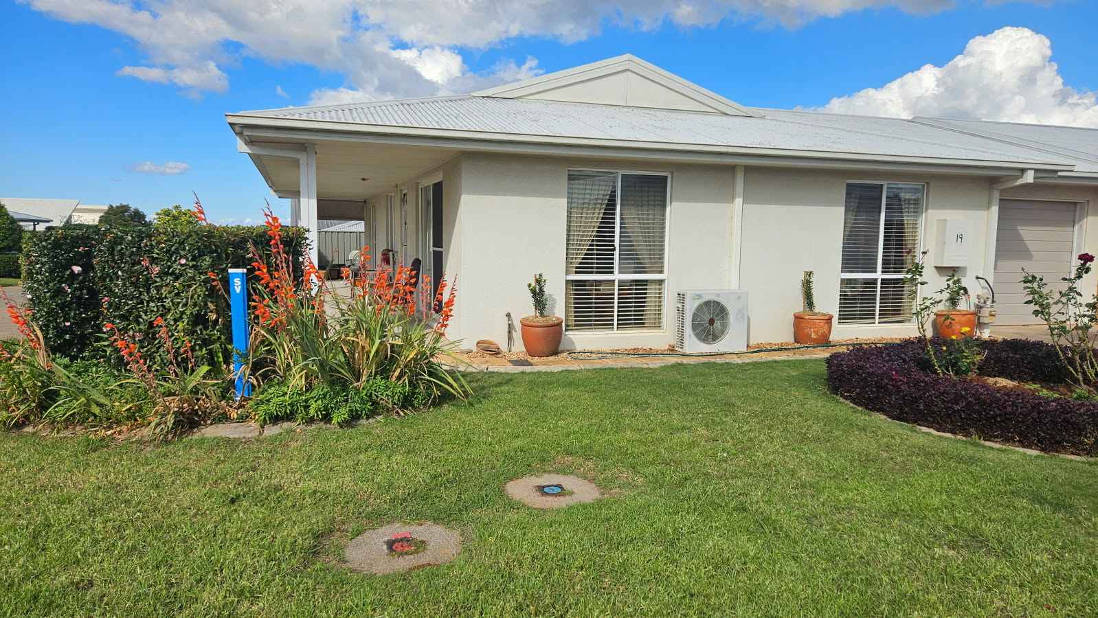 Inviting home with great location!