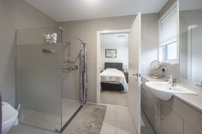 Private and Cosy Villa with Spacious Fenced Yard