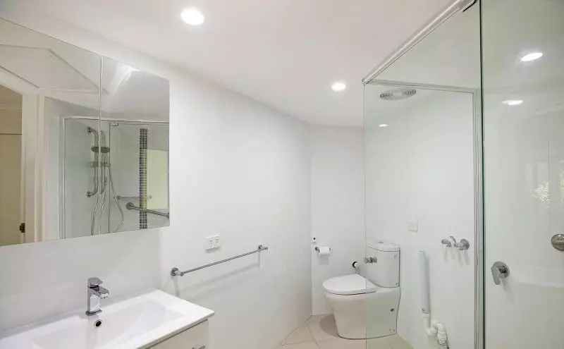 Modern spacious ground floor one bedroom unit