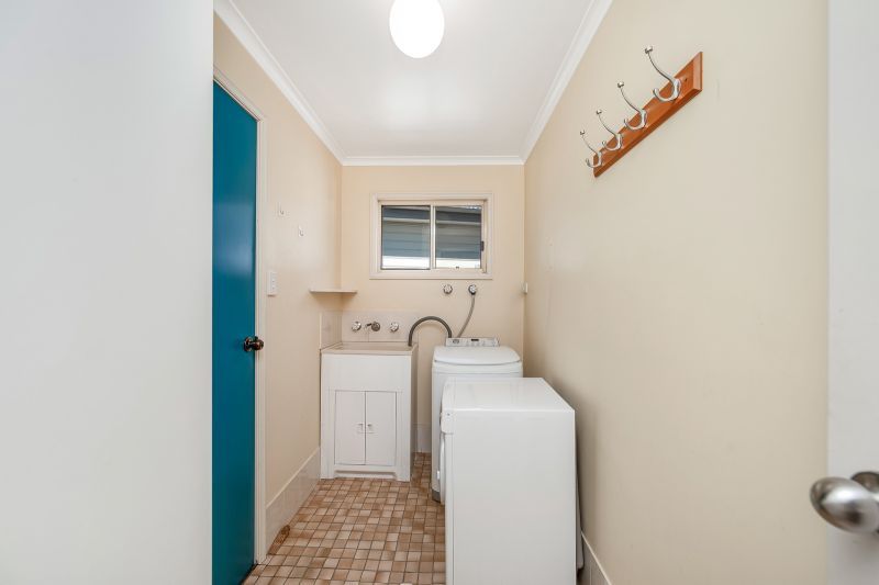 Vibrant Home with Alfresco Views!