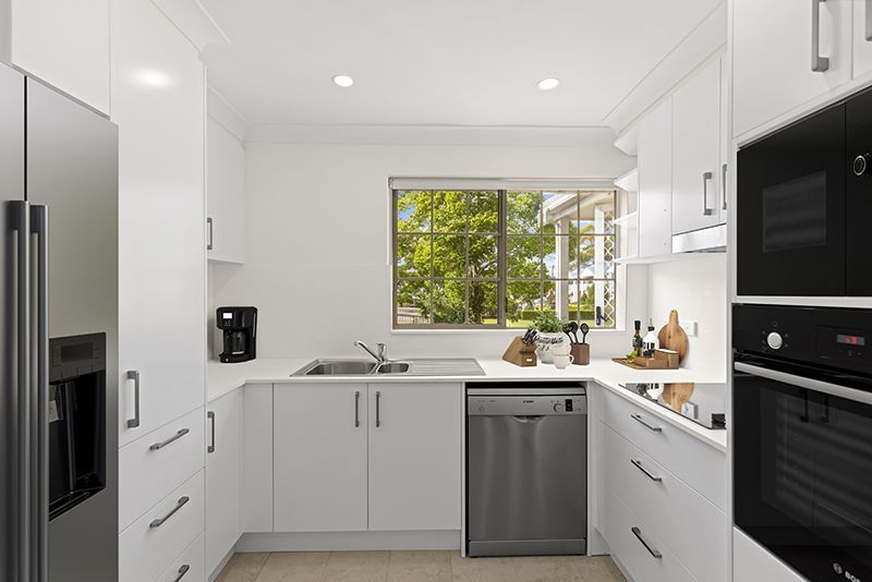 Newly renovated upper unit with easy access, lovely lawn views and close to the clubhouse.