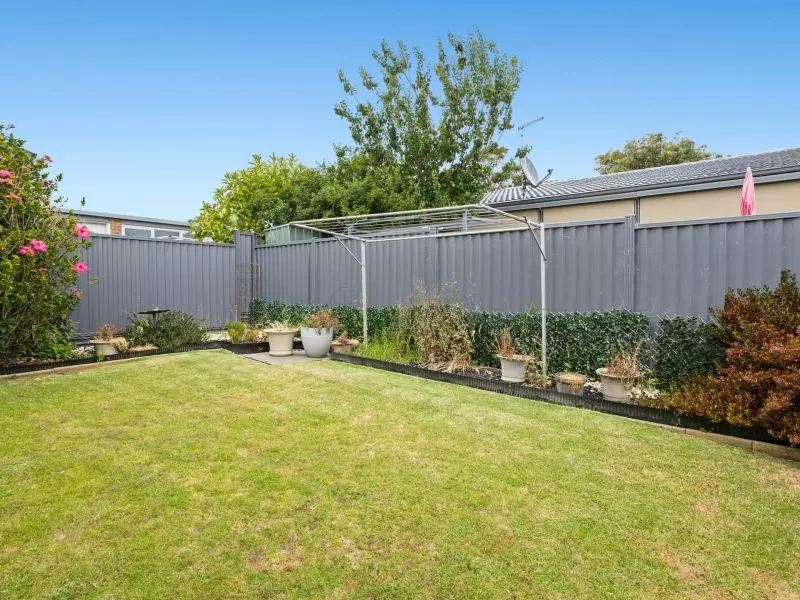 Lovely Villa with Courtyard and Sunroom