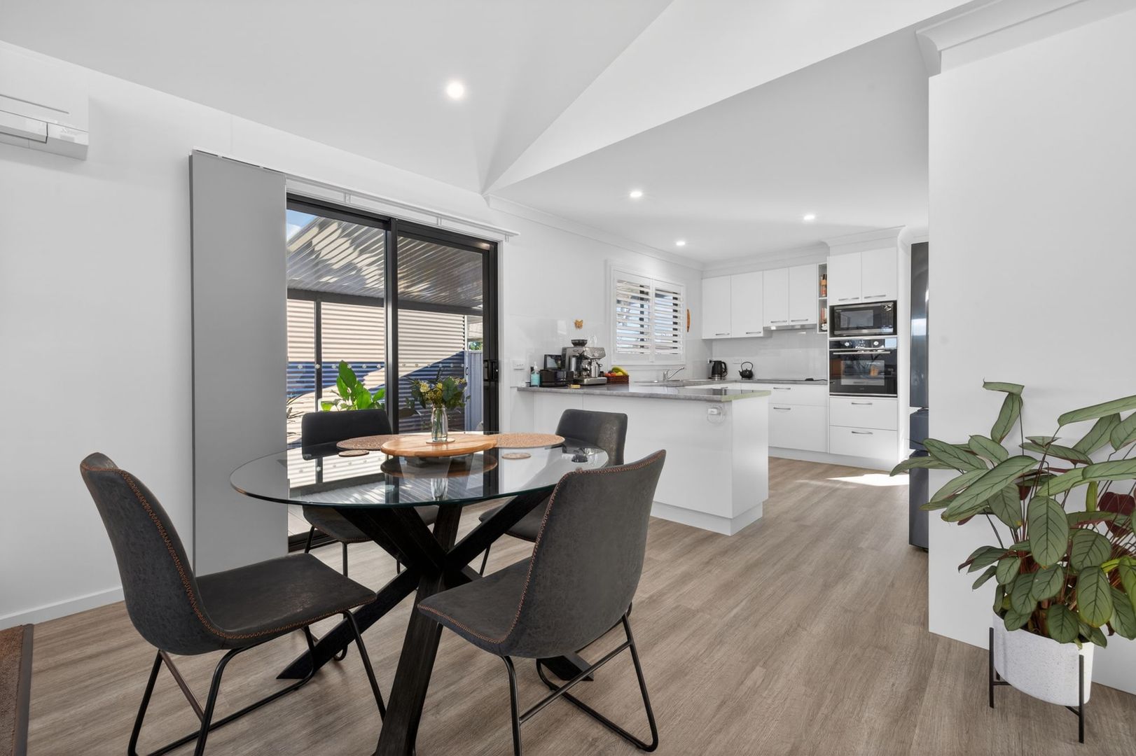 MODERN LIFESTYLE LIVING IN BROADLANDS VIEW VILLAGE
