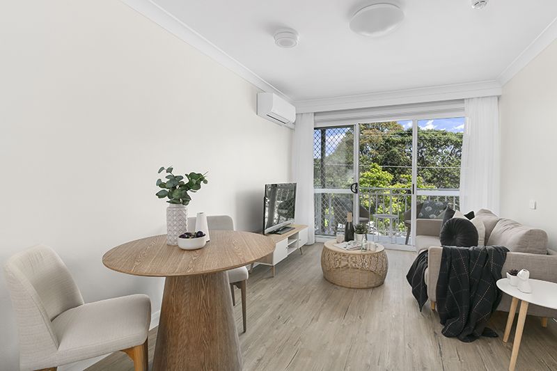 Stunning 1 bedroom unit with large open plan living/kitchen area.