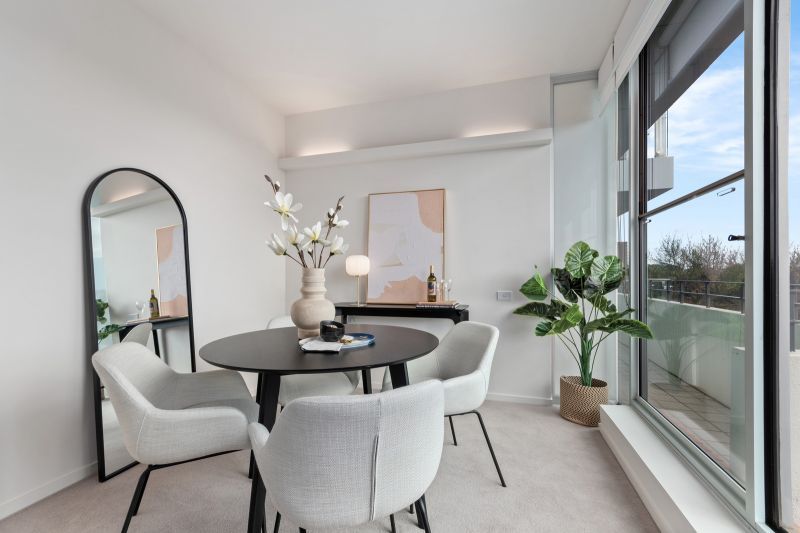 Airy top-floor apartment with stunning north-east views