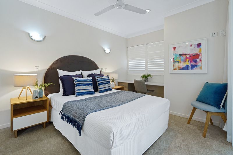 Ground-level one-bedroom apartment with separate bathroom