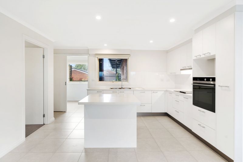 DEPOSIT TAKEN - Ground floor unit with bay views!