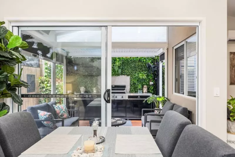 Stylish Corner Home – Extended Private Alfresco
