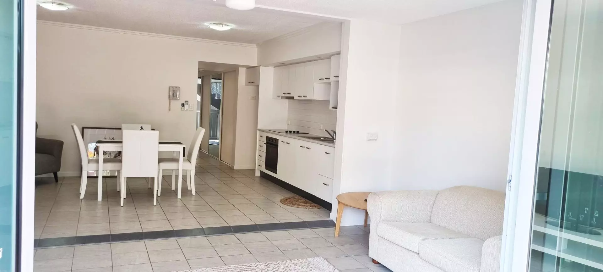 Modern One Bedroom Apartment with External Patio