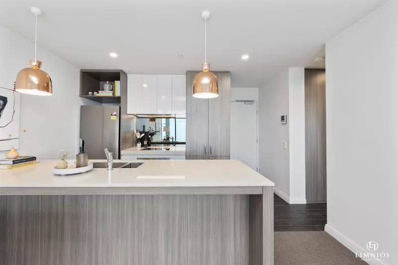 Contemporary Style Apartment in Perfect Location