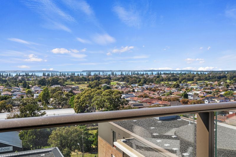 Superb Lifestyle Offering Stunning Bay Views