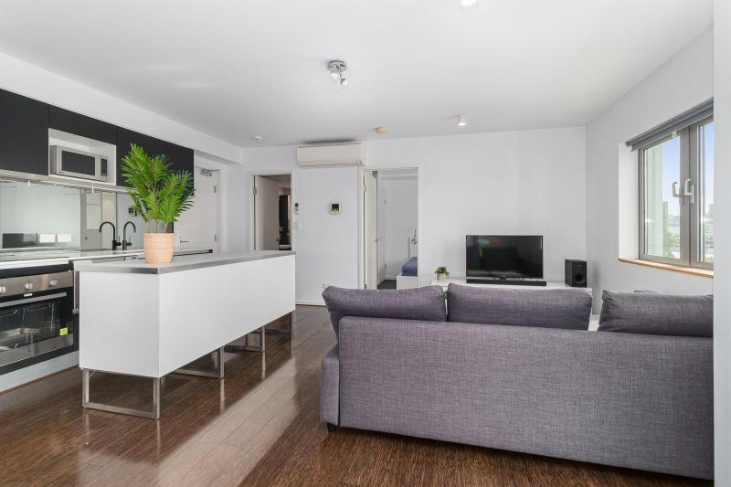 Luxurious Urban Living in Central Location!