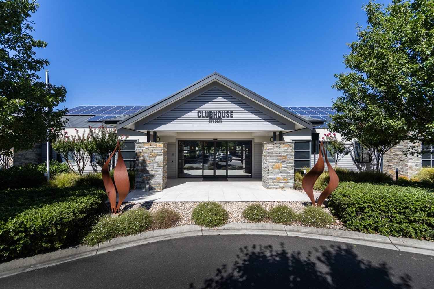 Lifestyle Communities Lyndarum - Front row to the good life