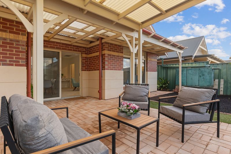 Delightful Villa with Sunny Garden and Short Stroll to the Beach