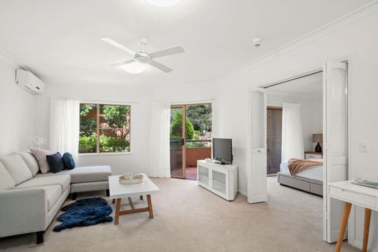 Ground floor apartment with enclosed balcony