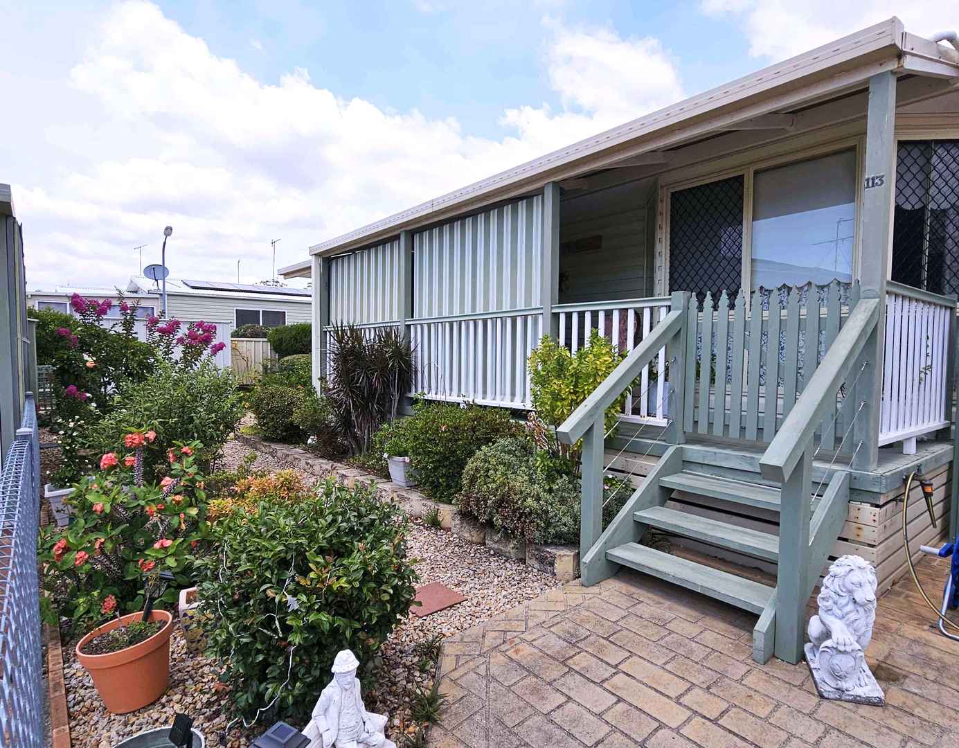 UNDER OFFER - a big deduction for URGENT SALE!- 