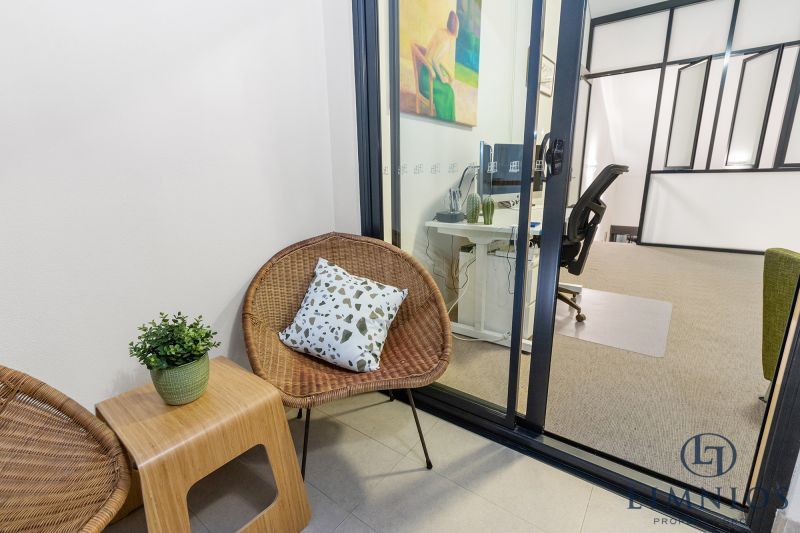 Warehouse Terrace Style Apartment With 3 Bedrooms Plus a Study!!