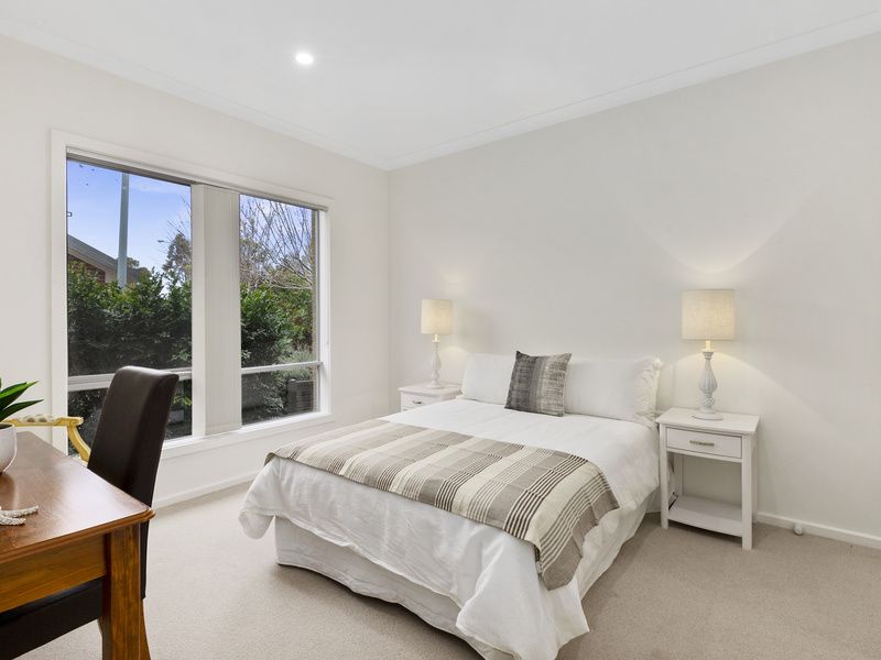 Bright, Stylish Home with Lovely Garden Outlook