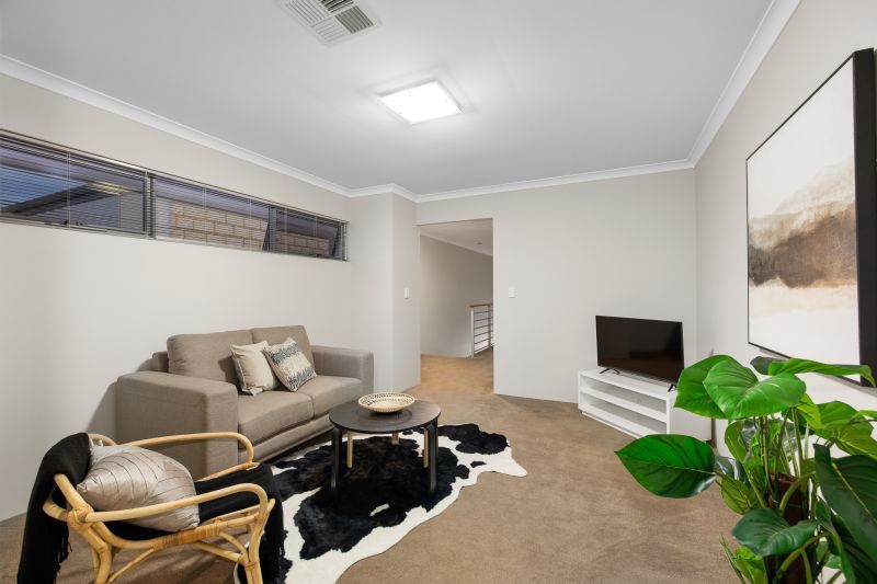 Spacious Riverside Family Retreat!