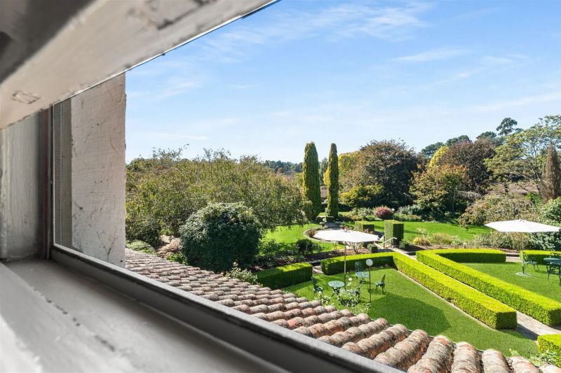Garden views and Timeless charm in Mount Eymard