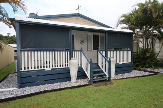 The Palms Village - 2 Bedroom Home Overlooking the Pool