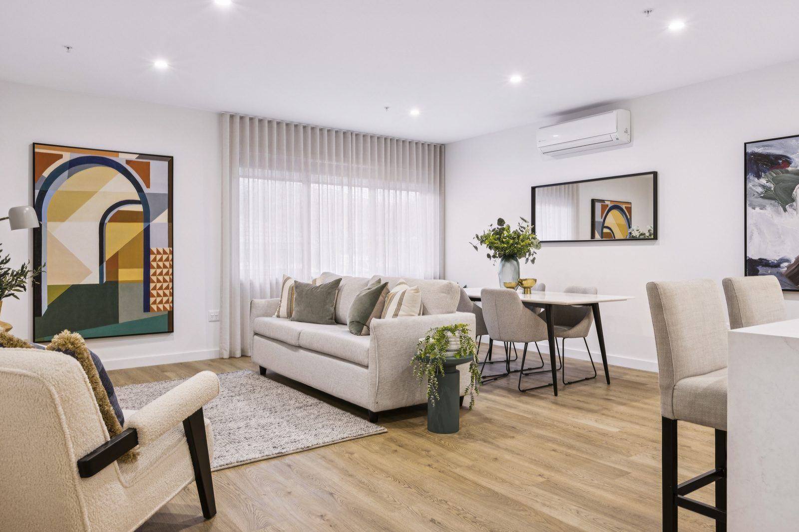 Generously sized first floor 2-bedroom apartment