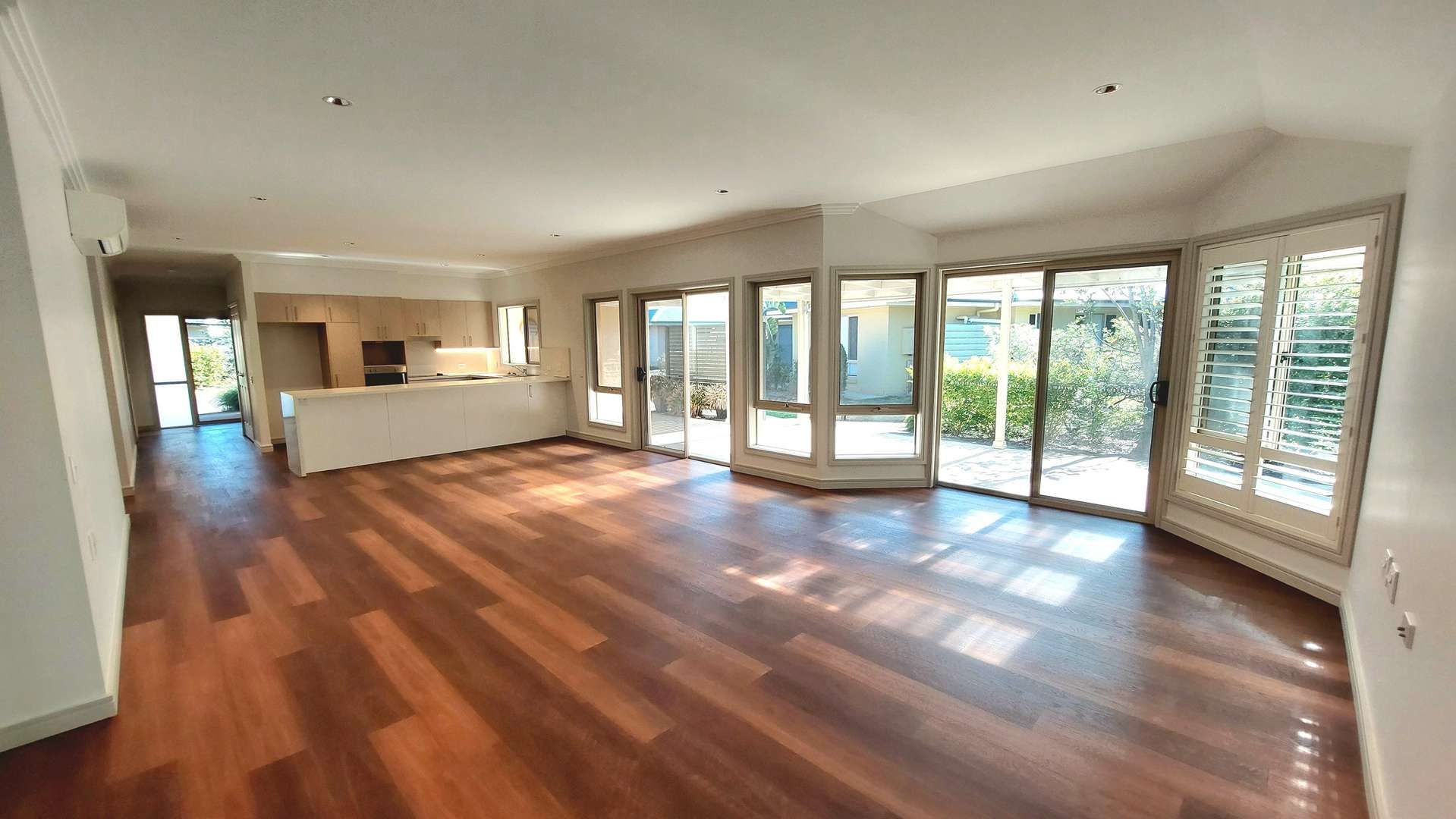 Stunning and Spacious 2 Bedroom Home with 2 Garage - Home 199 