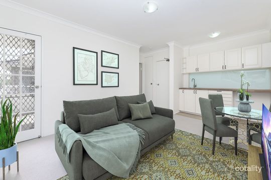 Sun-Filled, Fully Renovated Serviced Apartment with Easy Street Access