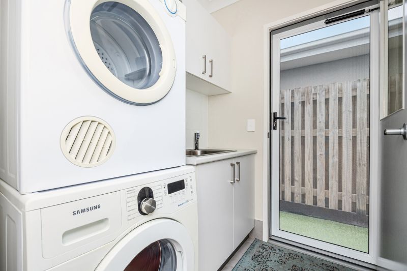 Stunning Tropical Hideaway!