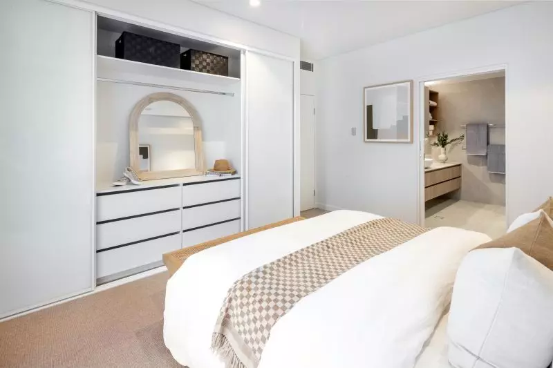 Spacious, light-filled 2-bedroom apartment with private balcony